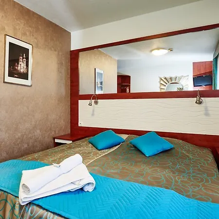 Hotel Santorini 3*